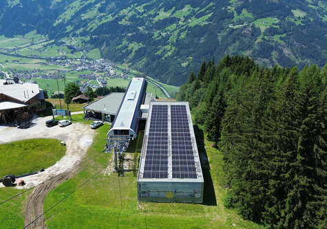 Blick auf die Station der Karspitzbahn