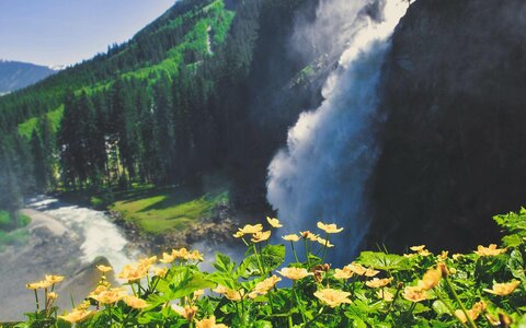 Blick auf einen traumhaften Wasserfall