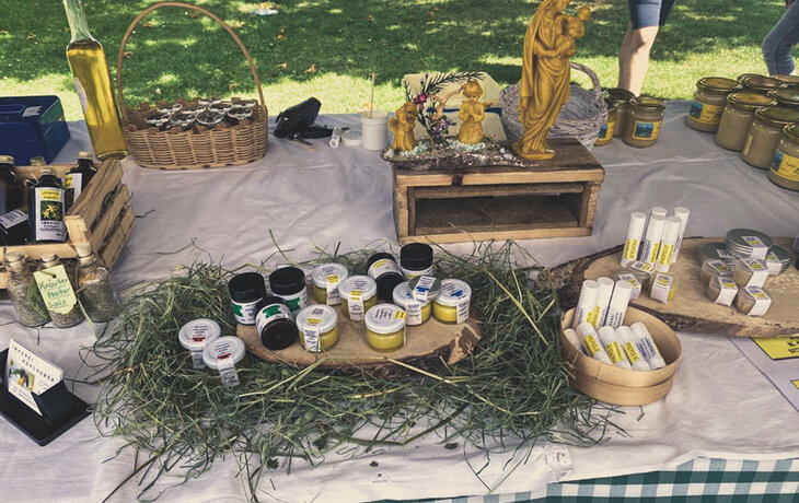 Honigverkauf beim Bauernmarkt