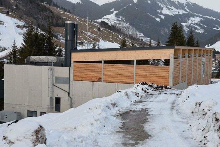 Blick auf das Biomasseheizwerk im Winter