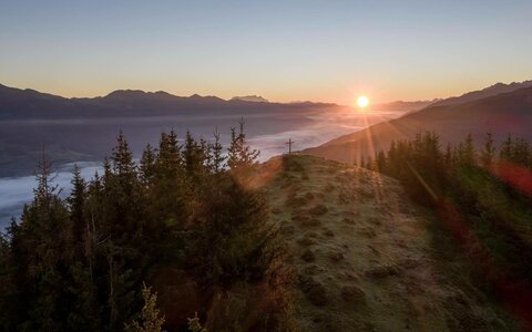 Sonnenaufgang vor einer traumhaften Bergkulisse