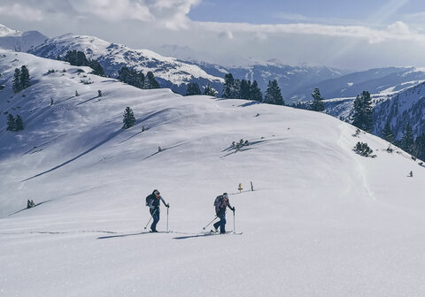 Zwei Schifahrer auf der Piste