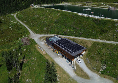 Blick auf die Pumpstation der Rosenalm