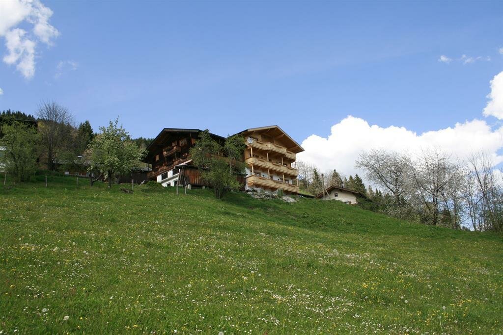 Hausansicht-Sommer.jpg