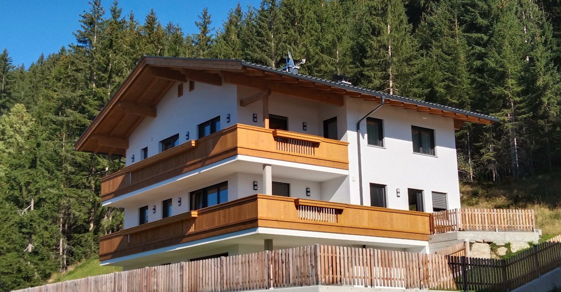 Hausansicht-Sommer.jpg