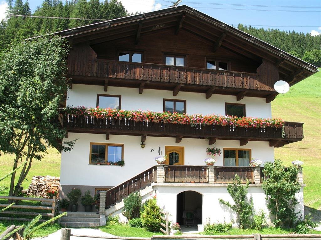 Hausansicht-Sommer.jpg