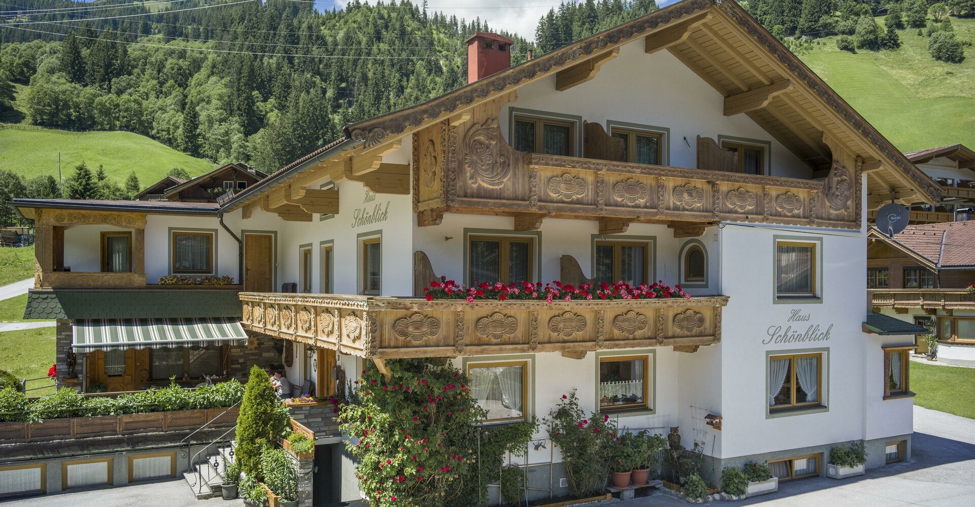 Haus-Schoenblick-aussen-Sommer.jpg