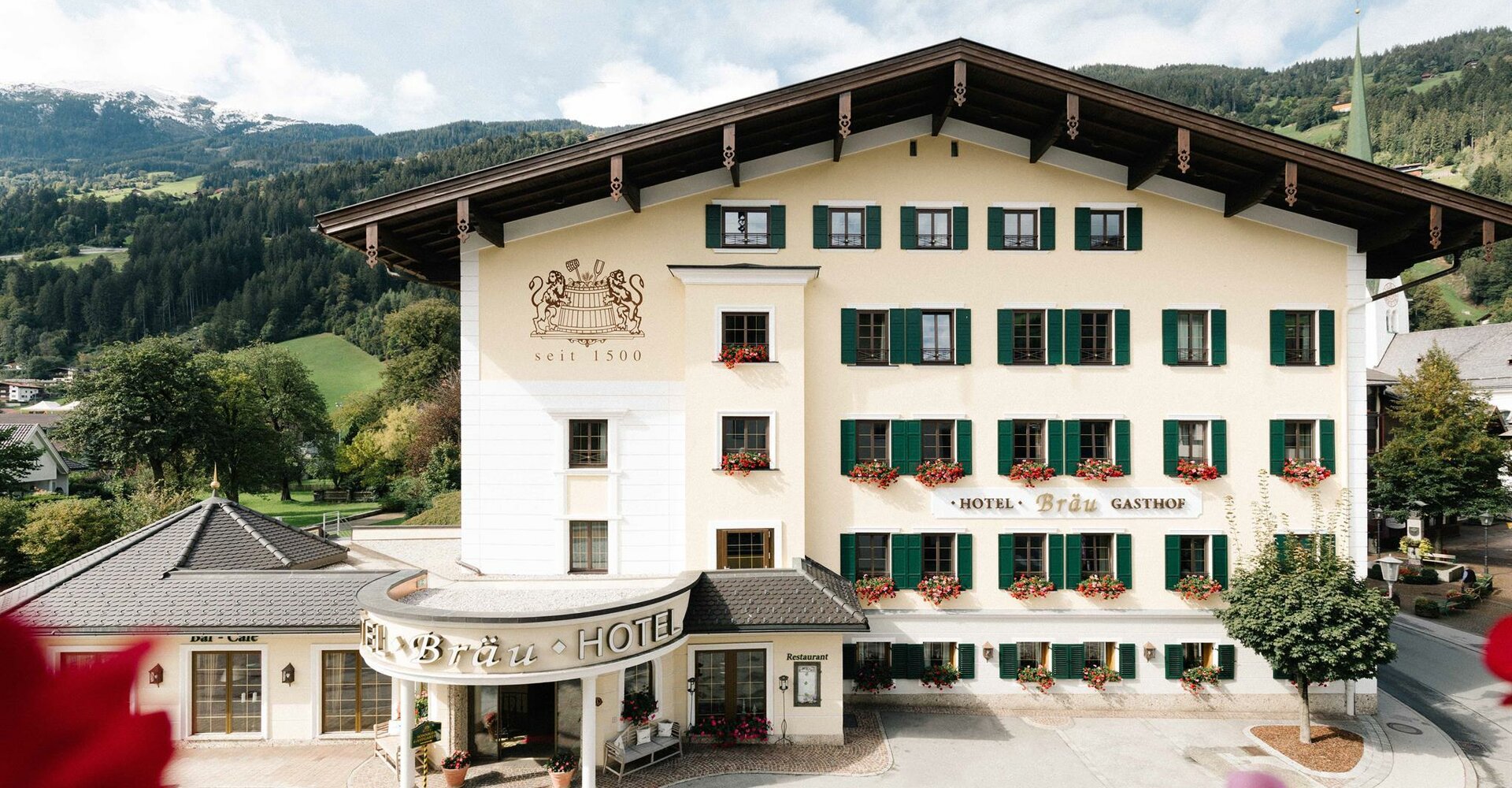 Aussenansicht-Hotel-Braeu.jpg