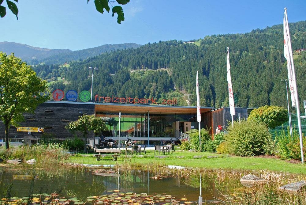 Caf-Restaurant-im-Park-Sommer.jpg