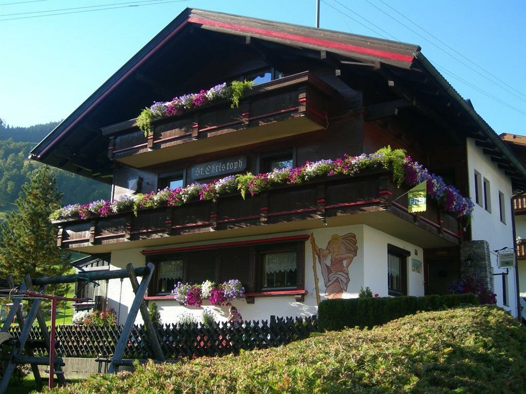 Hausansicht-Sommer.jpg