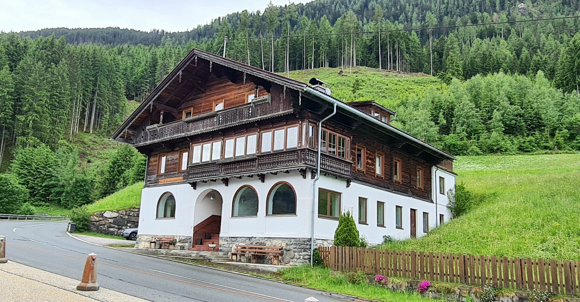 Ansicht-vom-Parkplatz.jpg