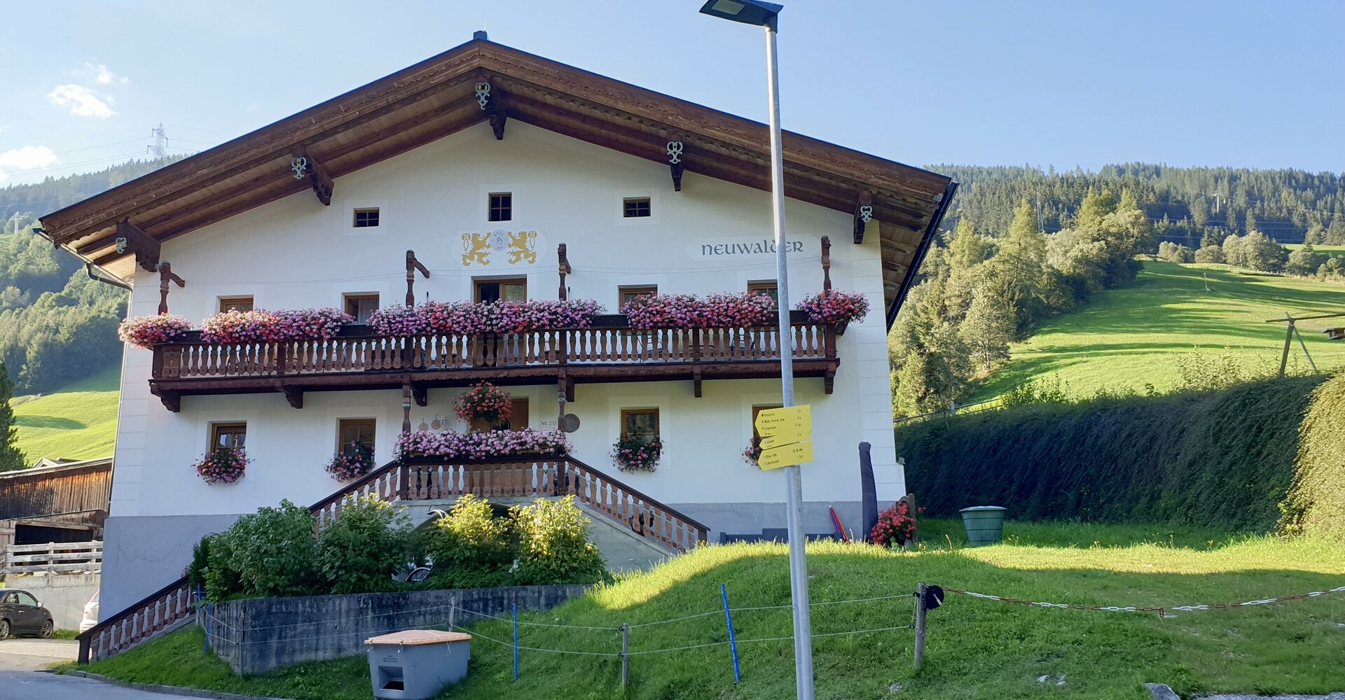 Hausansicht-Sommer.jpg